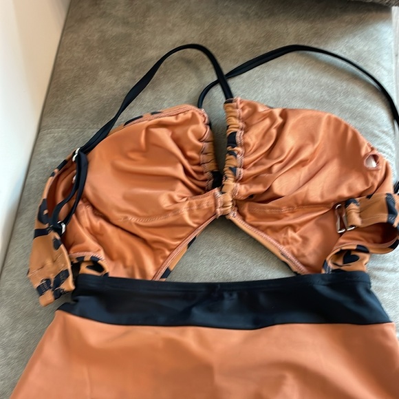 CUPSHE New one piece  Black & Brown  Swimsuit. - Picture 4 of 8